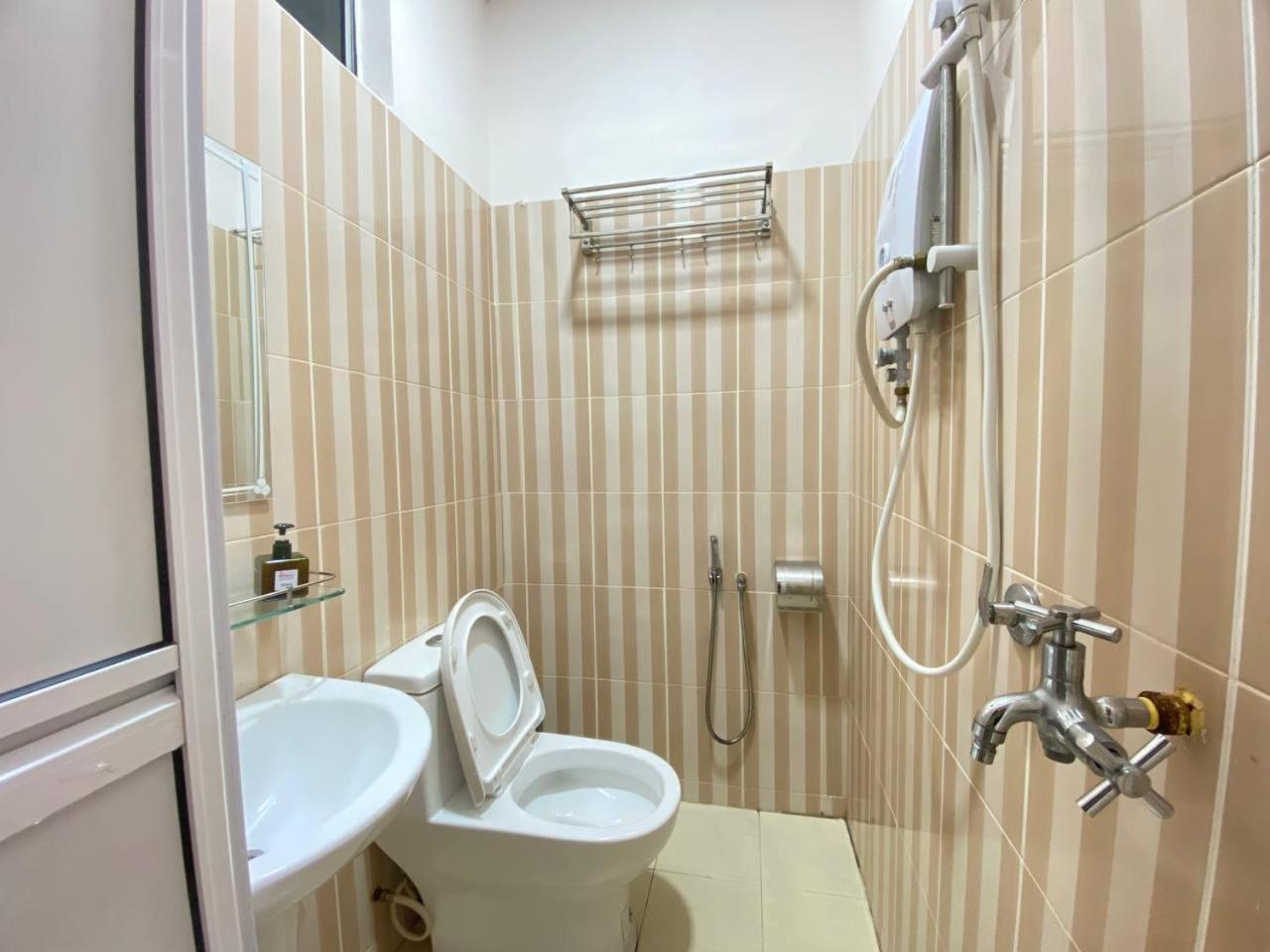 Besut Guesthouse Kampung Kuala Besut Екстериор снимка
